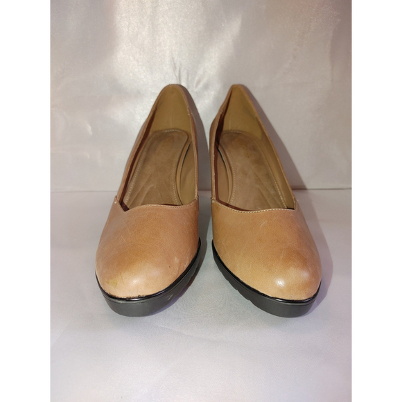 Bella-Vita Heels Size 8.5W - Picture 2 of 6